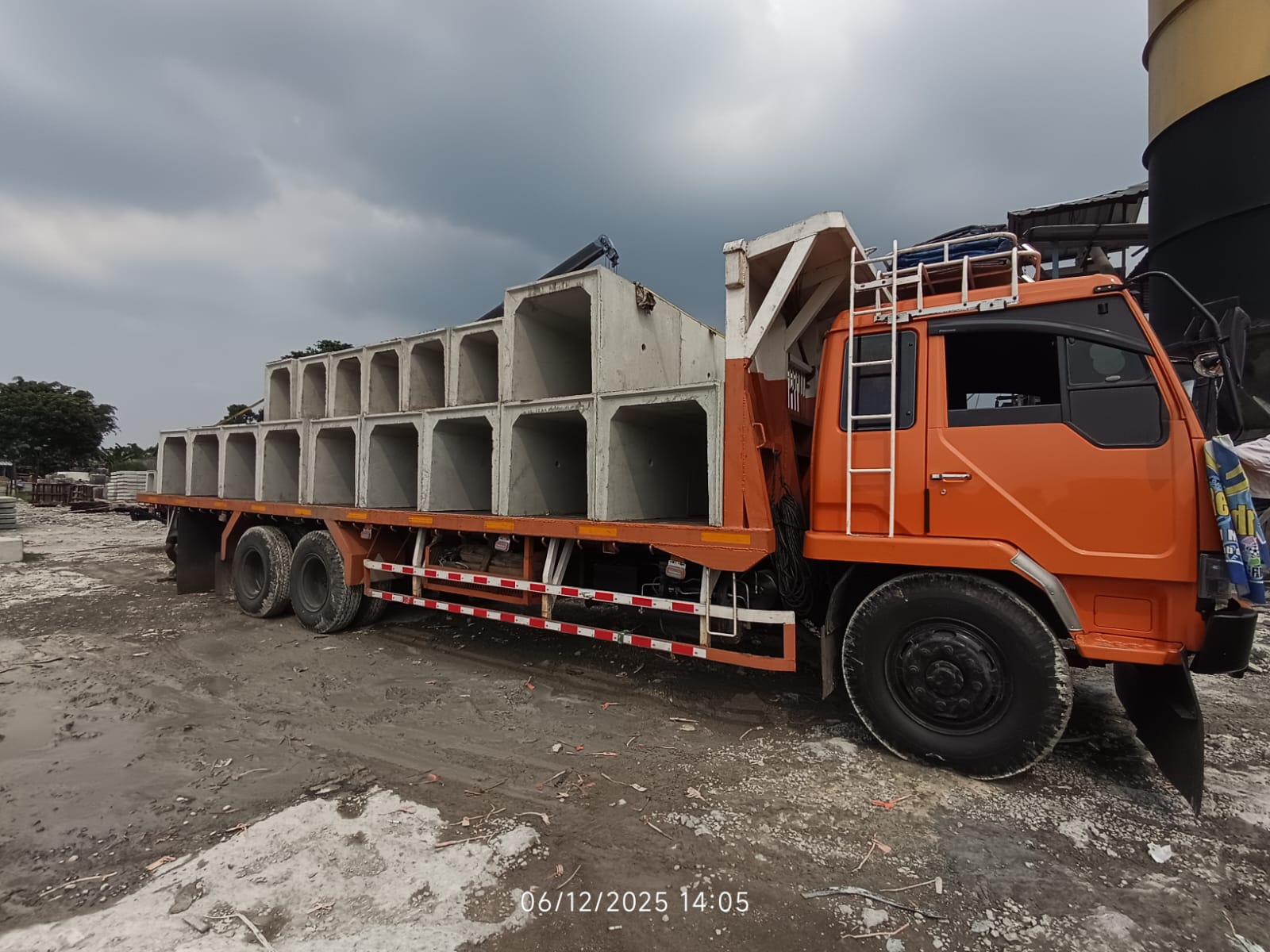 Pengiriman material Saluran Beton U-Ditch 80x80x120cm